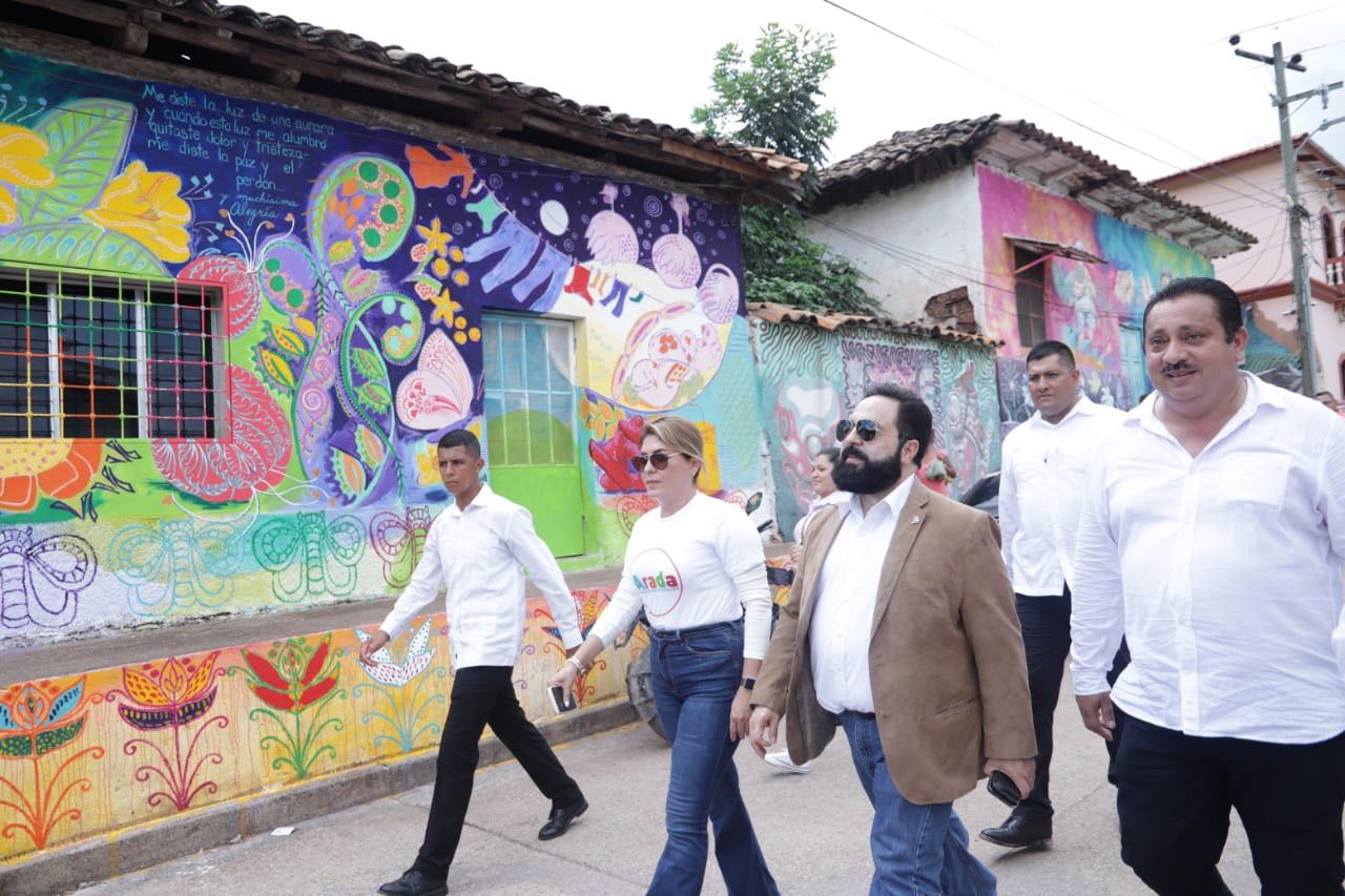 Presidente visitó la ciudad muralista de Arada, SB